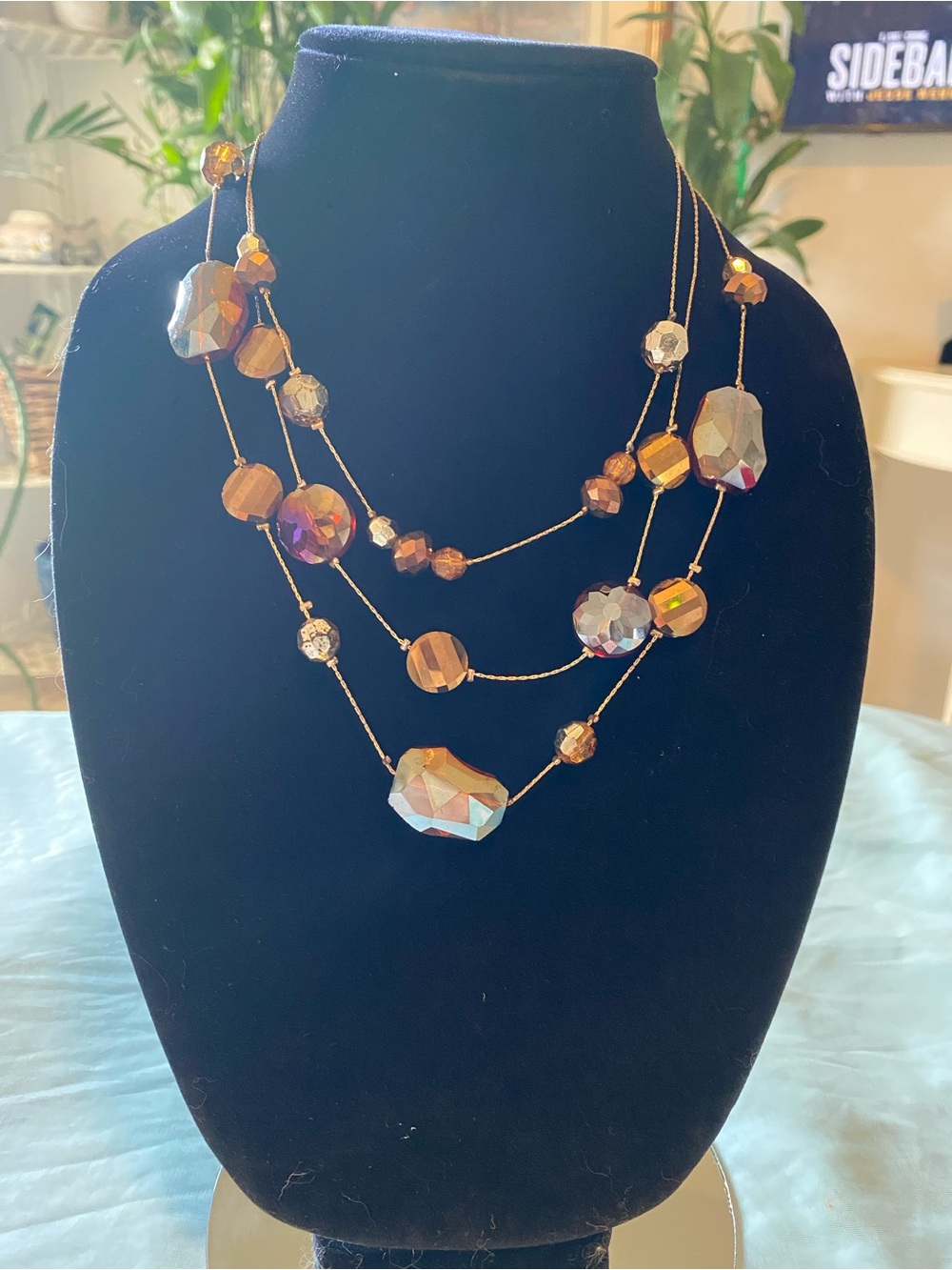 VINTAGE MULTI-STRAND FACETED CRYSTAL STATEMENT NECKLACE - Picture 3 of 11